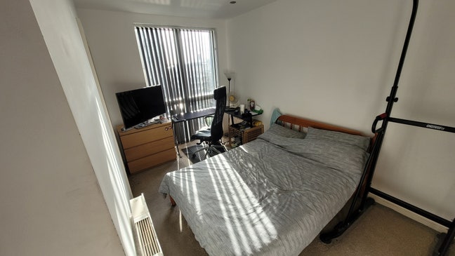 Double bedroom with en-suite in quality flat Main Photo