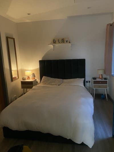 En-suite furnished double room Main Photo