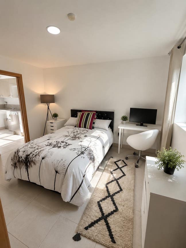 Spacious Studio-Style Room with Private Garden Acc Main Photo