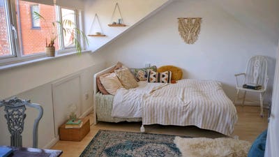 Spacious attic room in Redfield with large garden  Main Photo