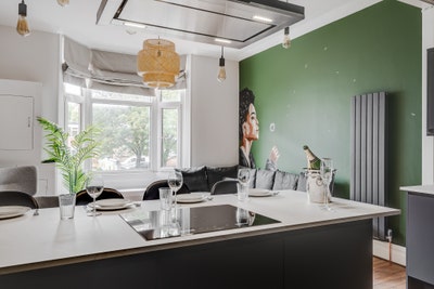 Distinctive 6-Bedroom House near Lark Lane Main Photo