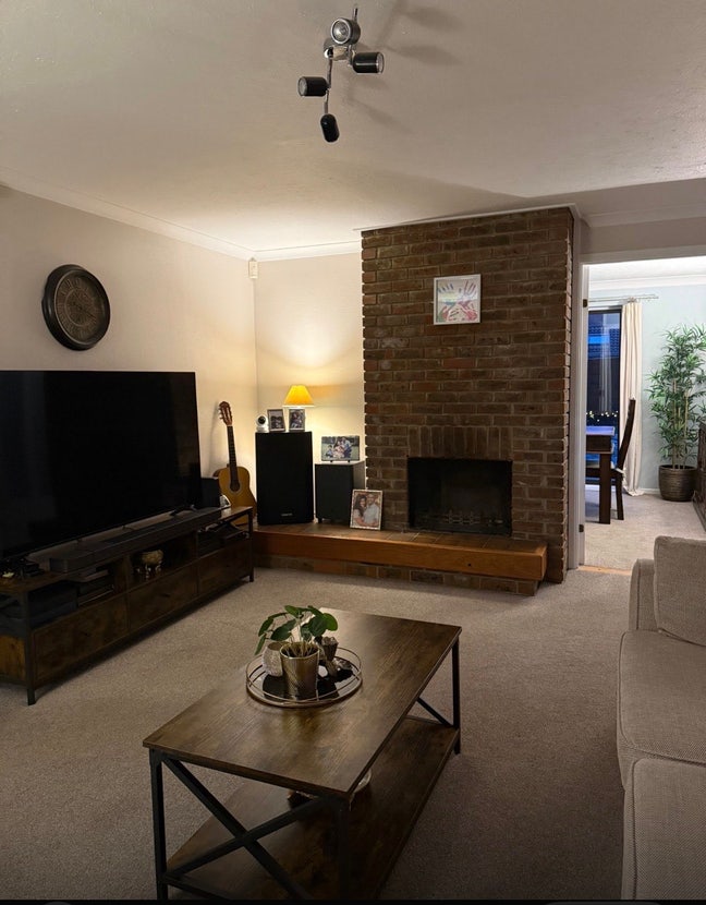 Single Room for Rent Main Photo