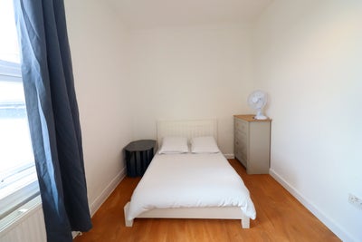 🌟 2 Double Rooms Near Hanwell Station Main Photo