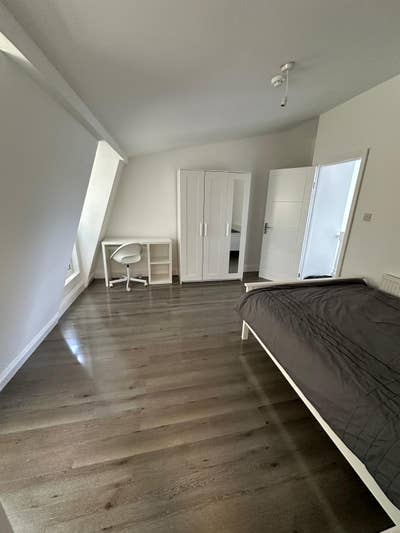 Newly Refurbished Rooms in Stratford E15 Main Photo
