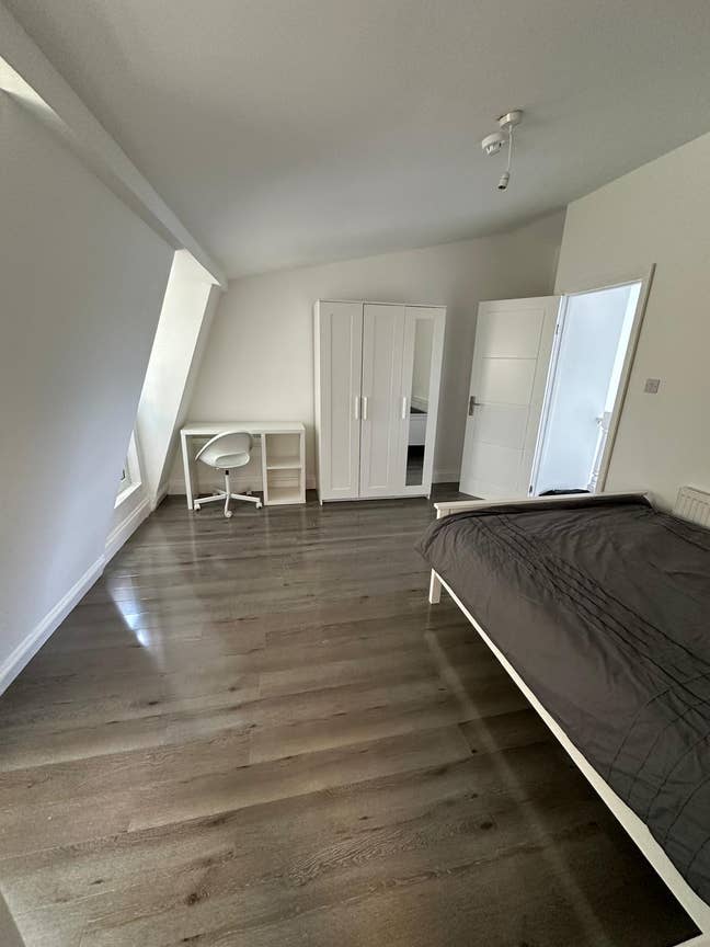 Newly Refurbished Rooms in Stratford E15 Main Photo