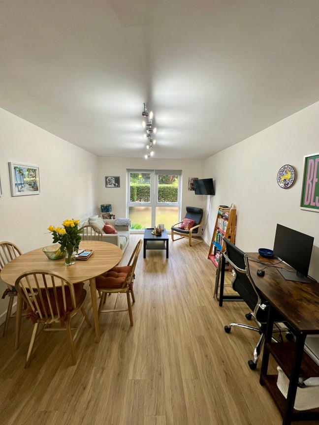1 Bed Flat In Teddington - Bills Included Main Photo