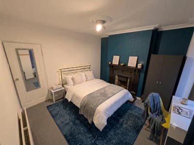 Full size Double beds and Cleaner Main Photo
