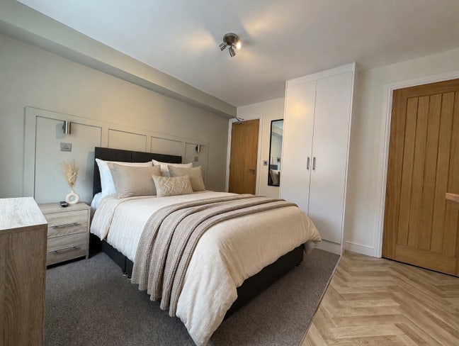 Newly Refurbished Ensuites and Studios  Main Photo