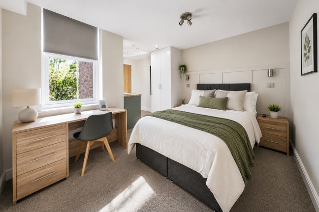 Newly Refurbished Ensuites and Studios  Main Photo