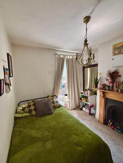 Small Double Room E11 - &pound;550pm Main Photo