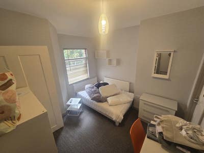 3 Modern En-Suite Rooms – Brook Lane, Chester Main Photo