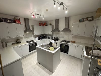 Rooms Available Within Shared House On Palatine Rd Main Photo