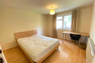 Spacious Double Rooms Available in a 5-Bed House Main Photo