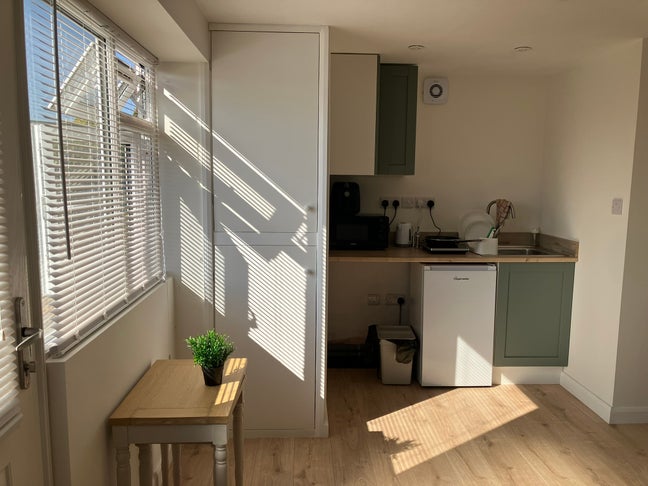 Studio with bills included next to south downs Main Photo