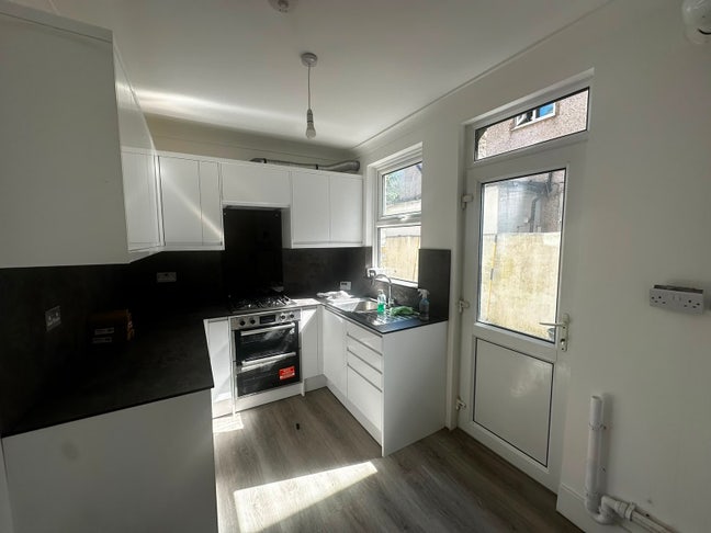     Unfurnished 2 Bed Flat with Garden | Se6 Main Photo
