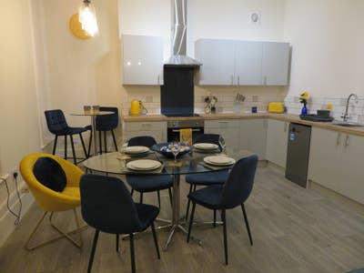 Stylish Double Rooms Available Main Photo