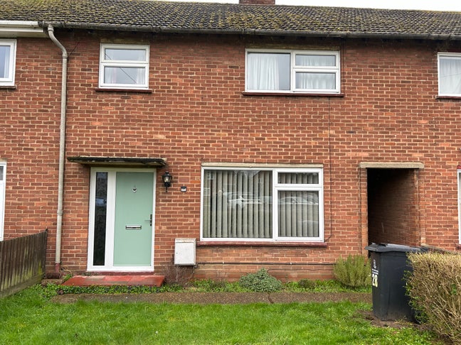 🏡 Spacious Double Room Available – Bills Include  Main Photo