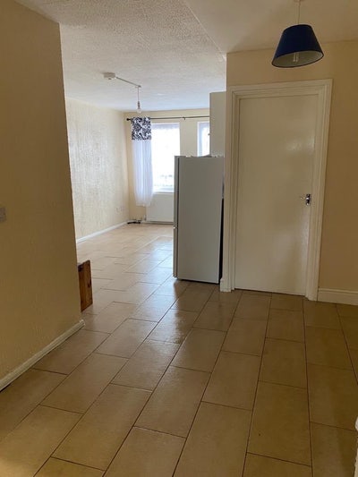 Large 2 bed flat  Main Photo