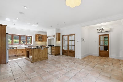 6 Bed Detached Home with Annexe & Tennis Court Main Photo