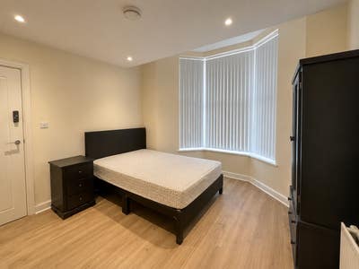 A Bright, Well-Kept Room in a Peaceful House Share Main Photo