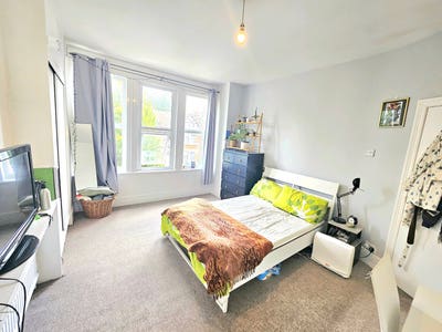 Very Large Double Room Available Main Photo