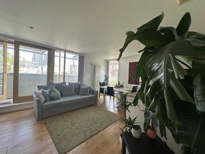 1 room available in 2 bed flat Main Photo