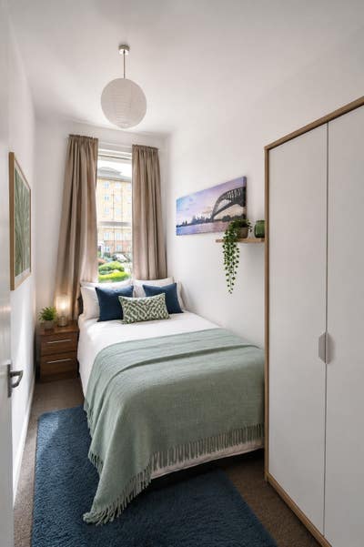 Comfy dbl from 31 July, Nine Elms, 3 bed flat  Main Photo