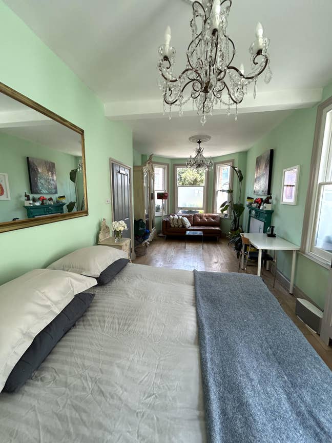 Beautiful  Room + Private Bathroom Available Main Photo
