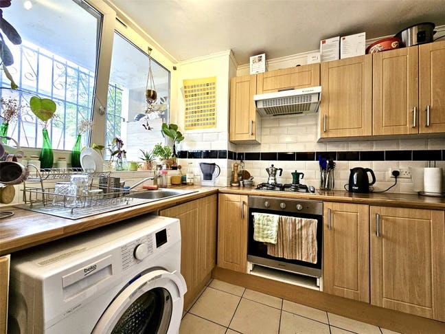Three-bedroom maisonette in the heart of Hackney. Main Photo