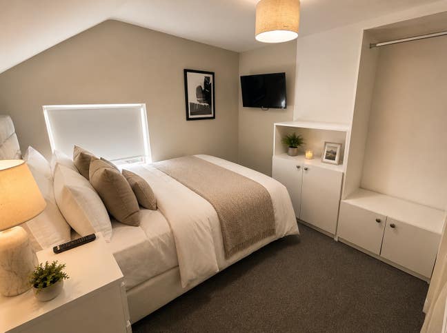🚨High End Rooms Available August🚨 Main Photo