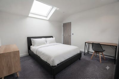 Double Ensuite Rooms in Watford WD18 Main Photo