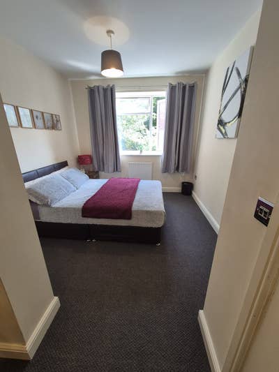 Large Double Room Overlooking Clifton Park Main Photo