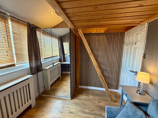 Superb Single Room Main Photo