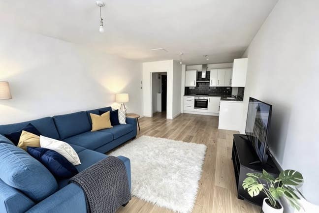 Refurbished 1 Bed Flat | Just &pound;950! | Close to St Main Photo