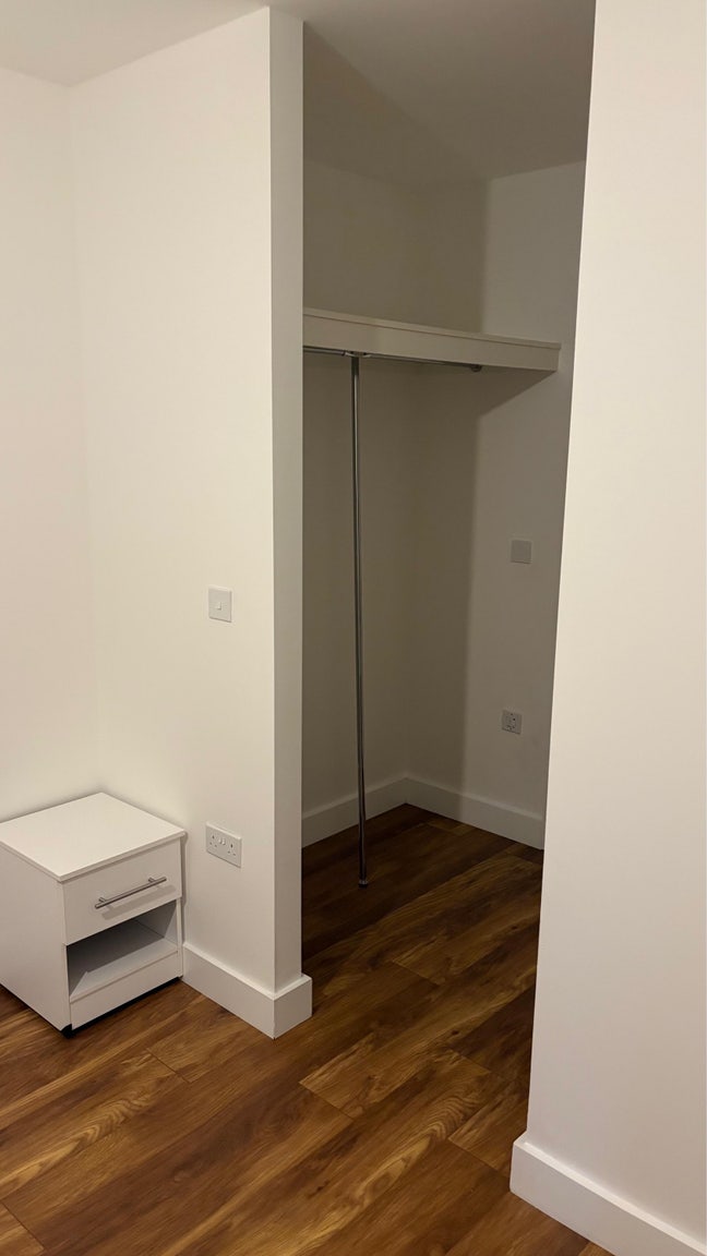 En-suite room available in modern 2bhk apartment  Main Photo