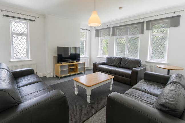 🏡Dont Miss Out! Excellent 5 Bed in Headingley!🏡 Main Photo