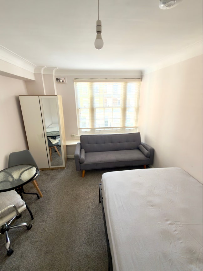 Single Room 1000 all inclusive Marble Arch  Main Photo