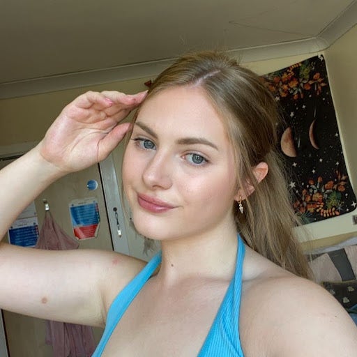 I am a professional female aged 23. I am look... Main Photo