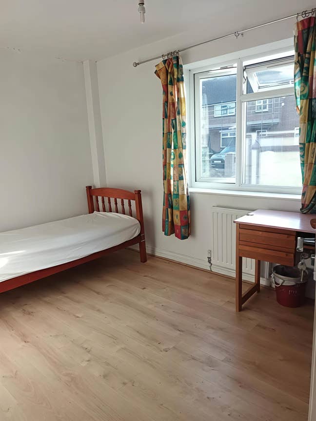 A Spacious Double Room Is Available - CB5 8QJ Main Photo