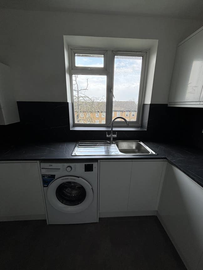 Housemate has moved out - room available Main Photo