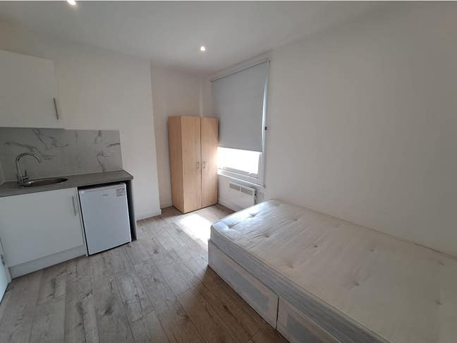 Studio Room Available –Westbury Road, New Malden,  Main Photo