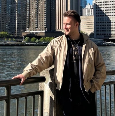 Professional male (30) looking for flatmates Main Photo