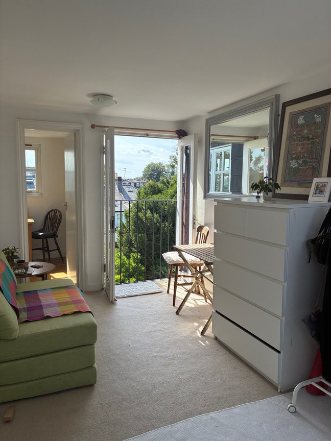 Beautiful attic flatlet Breezy Light Parking Main Photo