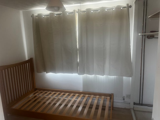 Spare bedroom in Highworth Main Photo