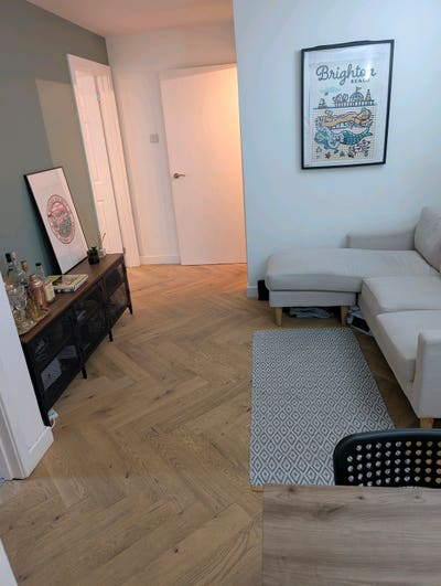 Flatmate Wanted – Professional to Share a Flat Main Photo