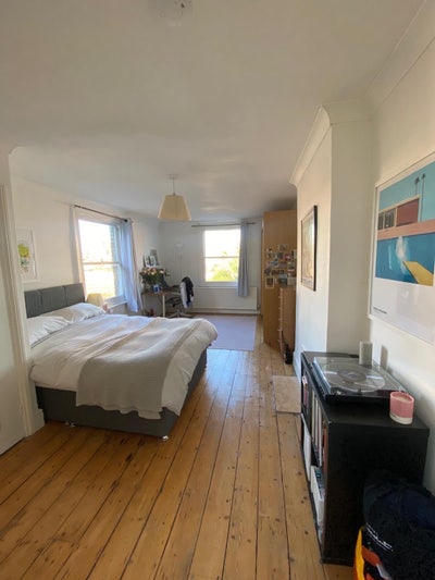West Hampstead Room in July (4 female flatmates) Main Photo