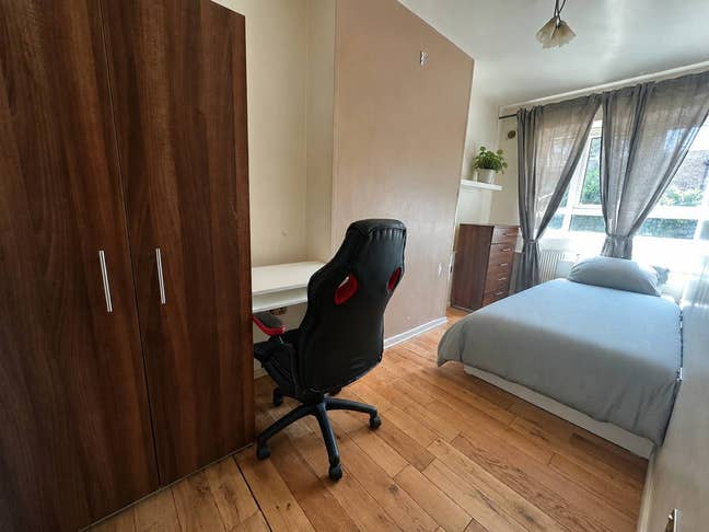 Lovely Double Room Next to the River Main Photo