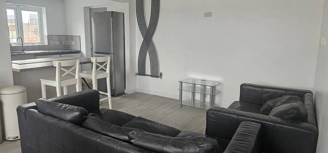 4 Bed 2 Bath Detached House CB1 3LG Bills included Main Photo