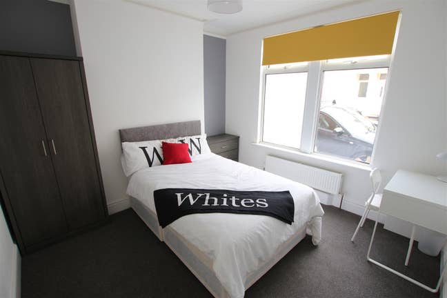 Double Room! Modern! Shops Nearby  Main Photo