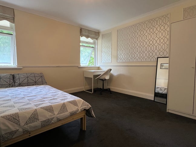 Double Bedroom In A Magnificent location Main Photo